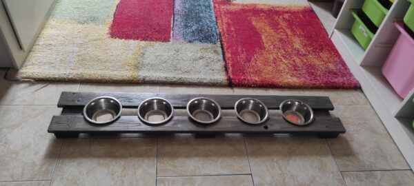 Easy DIY Pet food bowl stand