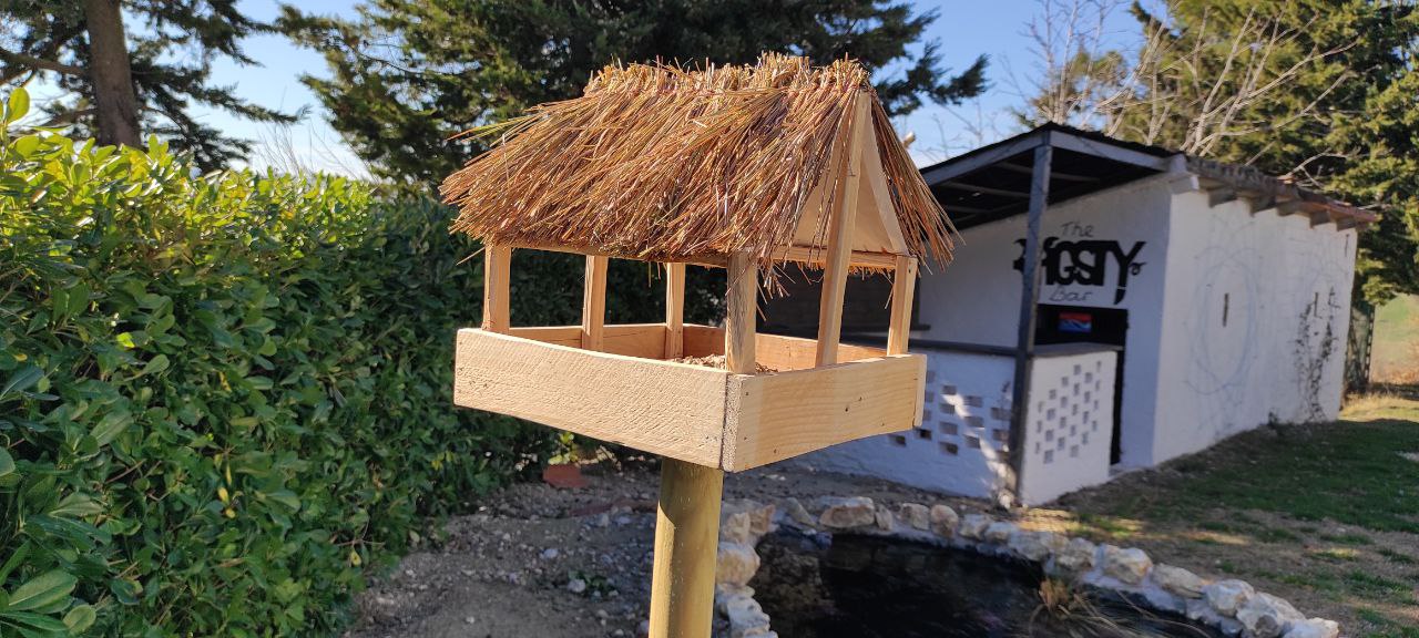 How to build a bird table