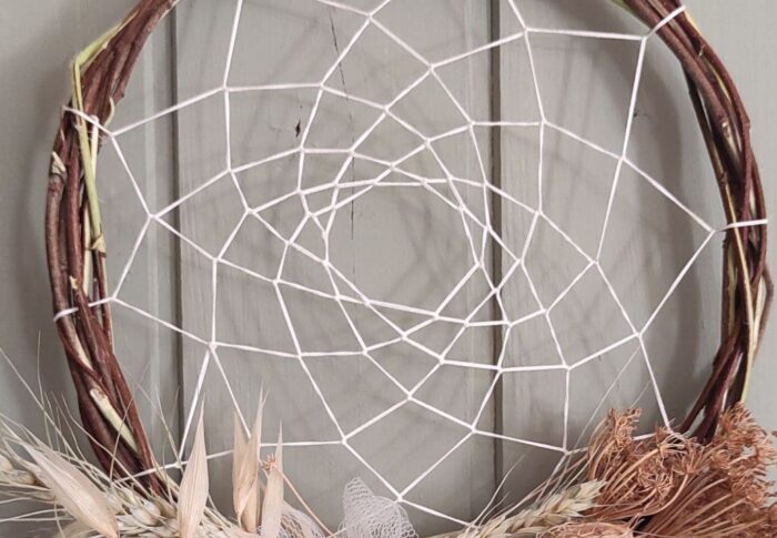 How to make a shabby chic dreamcatcher with things found in your garden